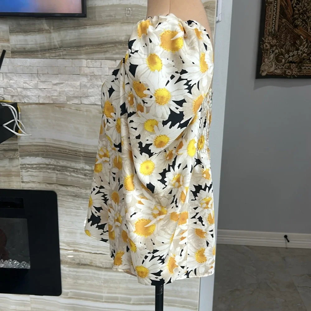 Zara Sunflower Puff Sleeve Top.‎ Size L (274)